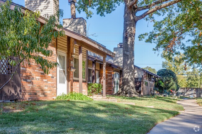 In Oakbrook Village, condos enjoy a serene setting under shade trees.