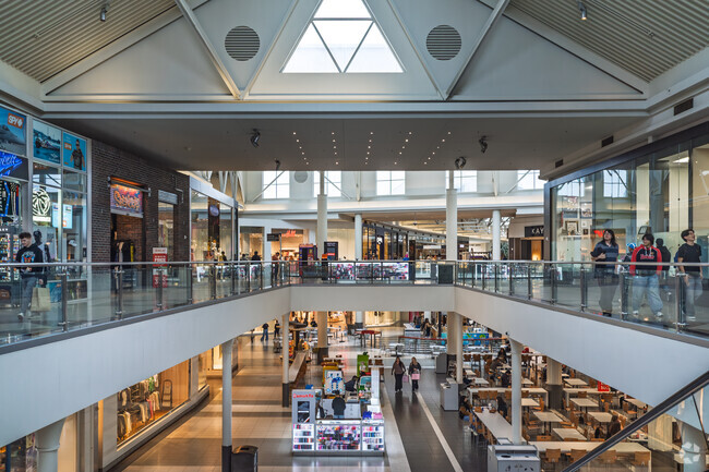 The Promenade Temecula is a popular spot for local and big-box stores near Chardonnay Hills.