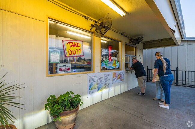 For more dining options, Kelly Ridge residents can head into Oroville.