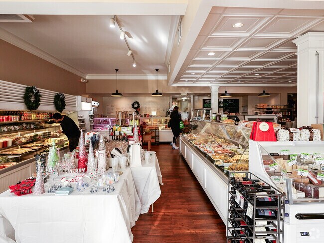 Potomac Grocer is the local choice for fresh food and pantry essentials