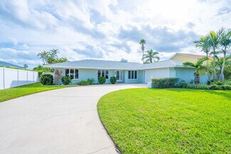 6 Country Club Rd, Cocoa Beach, FL 32931