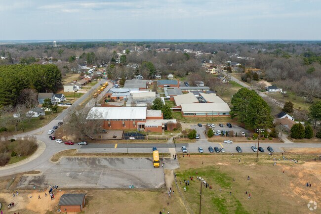 Niche.Com gives Franklinton Elementary School a C+ score.