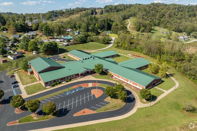 The teachers at Bellaire Middle School get a B rating on Niche.