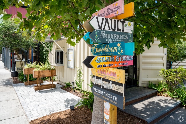 The Starland District features a variety of shops.