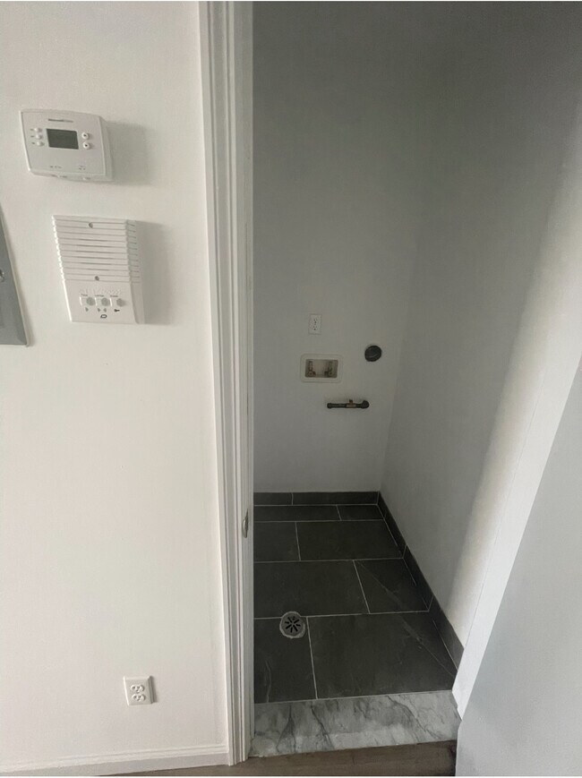 821 Willoughby Ave Unit 3, Brooklyn, NY 11206