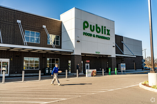 Residents of Cottontown do their grocery shopping from Publix.