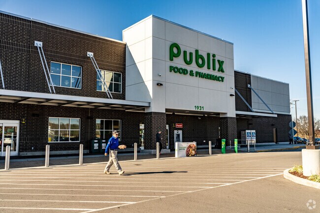 Residents of Cottontown do their grocery shopping from Publix.