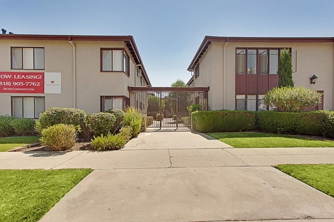 Hazeltine Apartments, Sherman Oaks, CA 91423 - photo 6