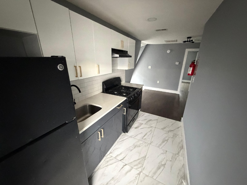 276 S 11th St unit 3, Newark, NJ 07103 - photo 1