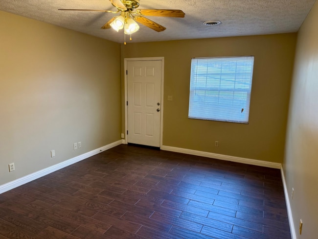 1616 Spring Valley Dr unit Park Place 12, Huntington, WV 25704 - photo 2