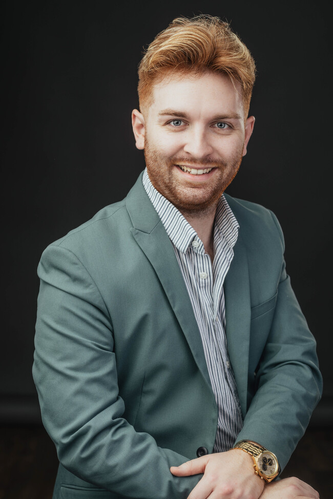 Agent Photo
