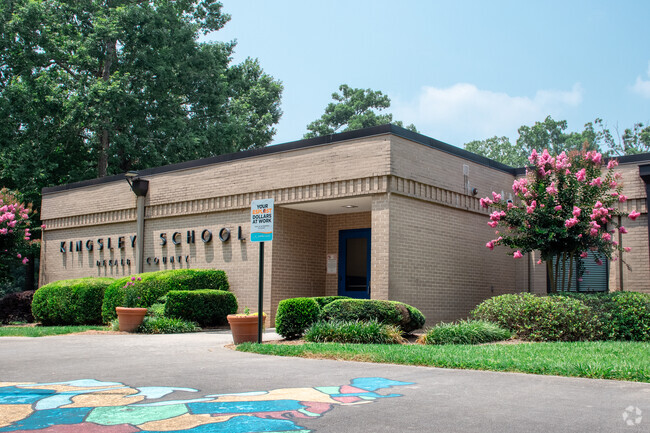 Main entrance to Kingsley Elementary School in Dunwoody, Dunwoody GA