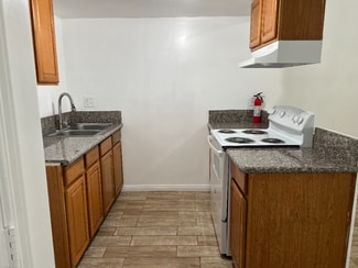 821 Karma Ct Unit B, Bakersfield, CA 93307