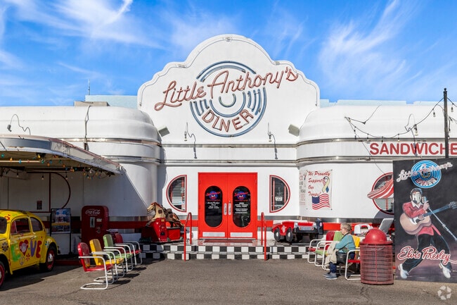 Palo Verde Park’s Little Anthony’s Diner is a perfect slice of Americana.