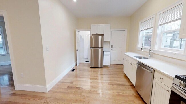 8 Claremon St unit 2, Somerville, MA 02144 - photo 7