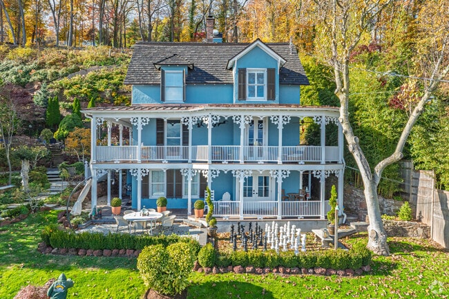 Grand View-on-Hudson offers luxury riverfront homes with multimillion-dollar prices.