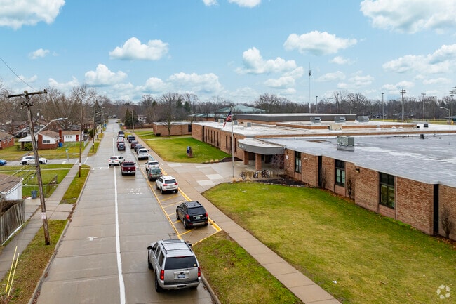 Looping pickup drive and entrance at Oakley W. Best Middle School.