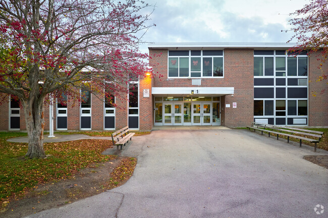 Barker Road Middle School serves 654 students in grades 6-8.