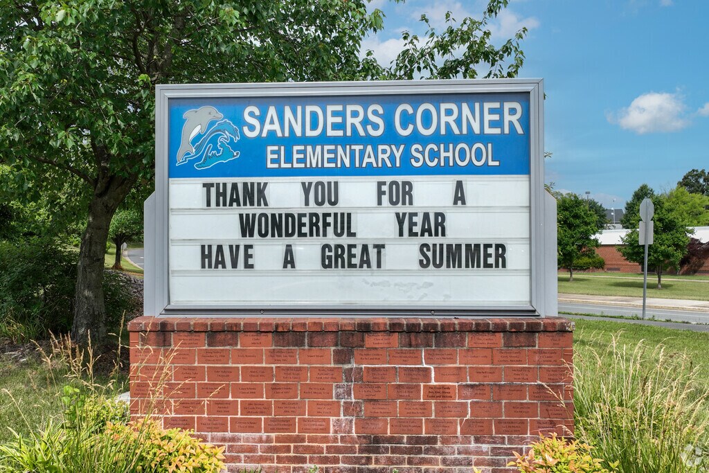 Sanders Corner Elementary School welcomes students throughout Ashburn, Virginia.