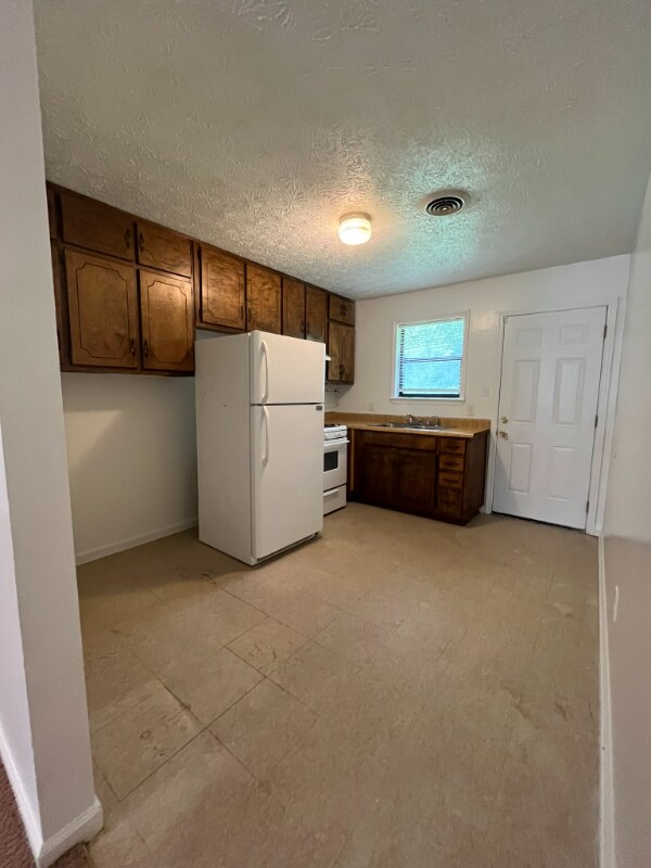 108 Jay Ln unit B, Hampton, GA 30228 - photo 2