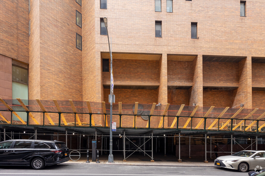 Kips Bay's Manhattan Academy nurtures language and artistic talent.