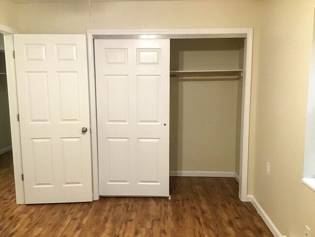 710 Elm Dr unit 5, Warsaw, MO 65355 - photo 5