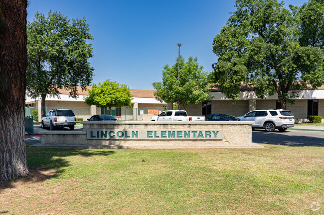 A large sign greets students at the entrance to Lincoln Elementary School.