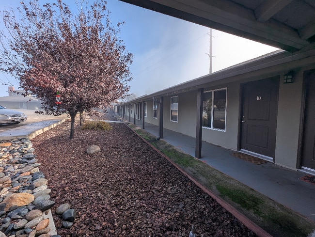 4758 Skyway unit 8, Paradise, CA 95969 - photo 4