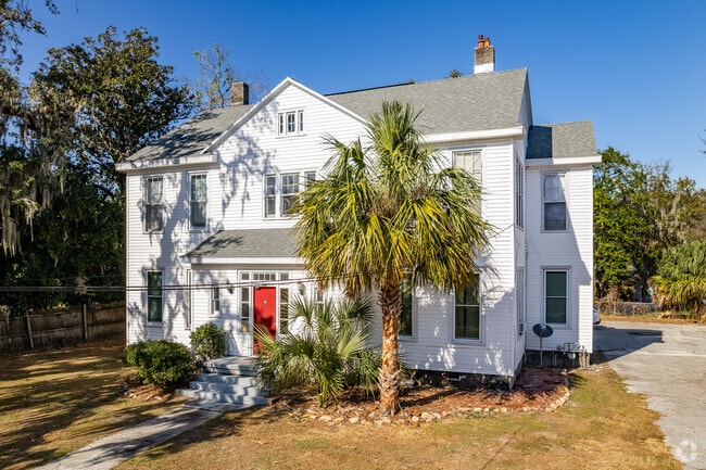 Leesburg offers older homes near downtown in various styles.