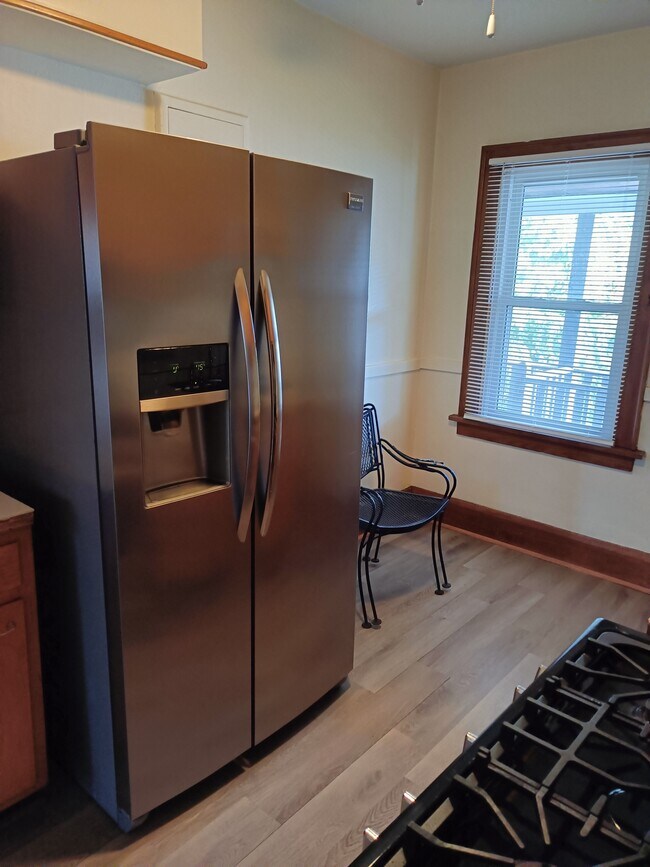 1912 Charles St unit 2nd floor, Rockford, IL 61104 - photo 4