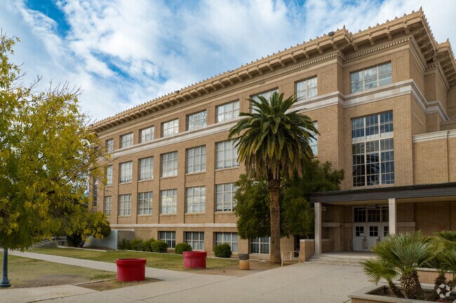 Tucson Magnet High School is an above average, public school located in Tuscon, AZ