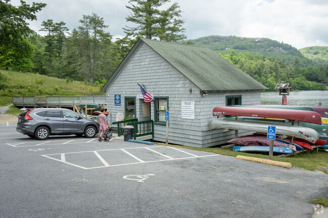 Boating and kayaking are fun pastimes at Fairfield Lake in Sapphire.