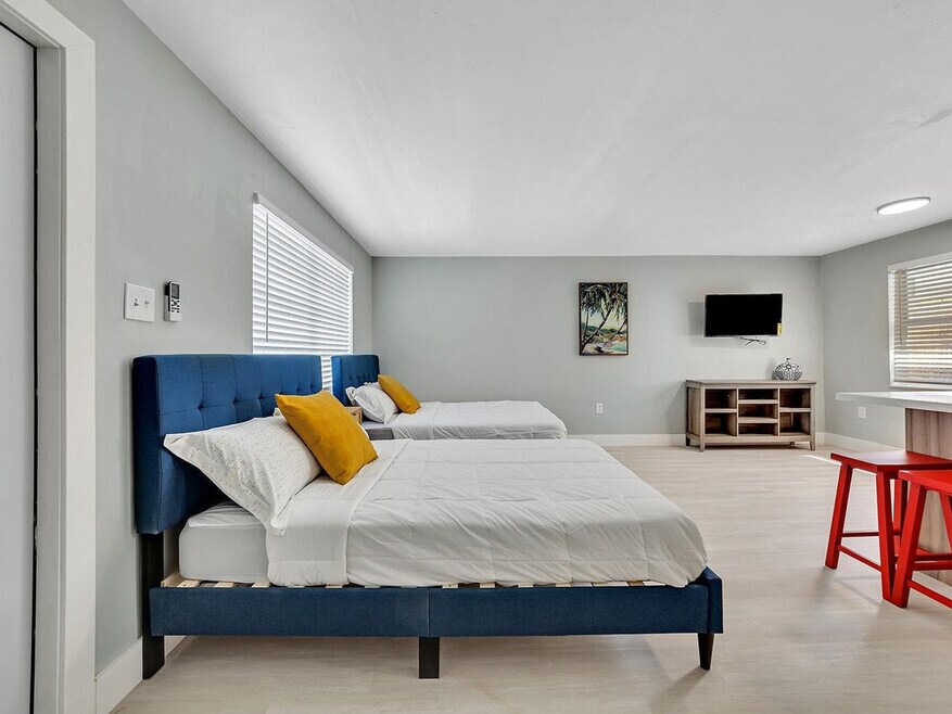 318 Walnut St unit ID1239367P, Hollywood, FL 33019 - photo 1