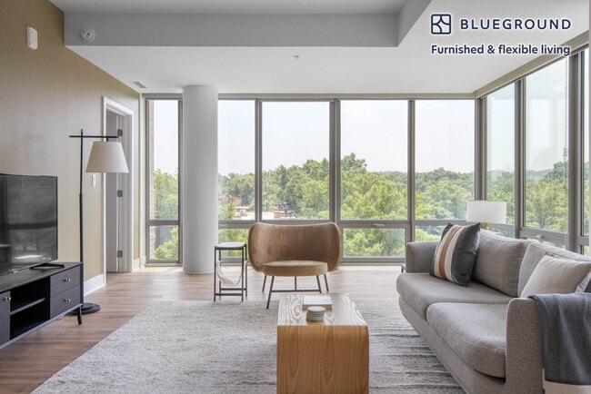 1446 S Grant St unit FL5-ID698, Arlington, VA 22202 - photo 2