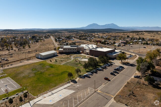 Peakview School has a student to teacher ratio of 17 to 1.