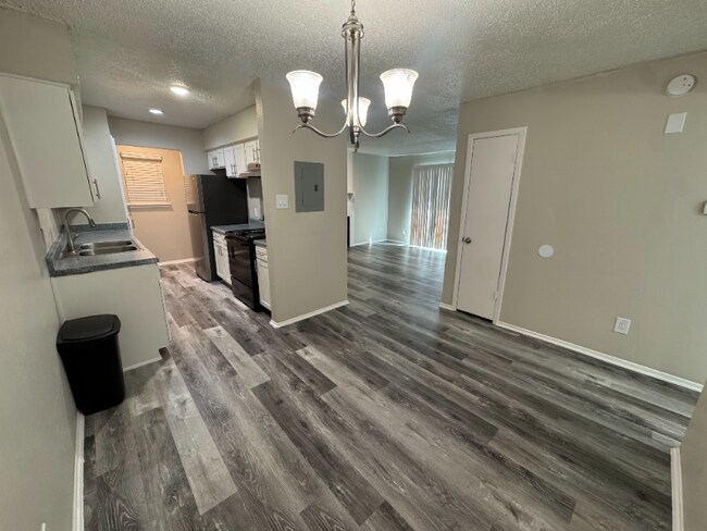 2010 Estrada Pkwy unit 101, Irving, TX 75061 - photo 4