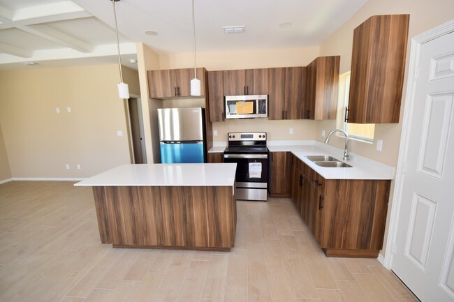 918 N Spruce St unit number 4, Edinburg, TX 78541 - photo 3