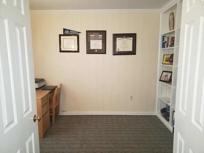 7713 Bristol Square Ct, Springfield, VA 22153 - photo 5