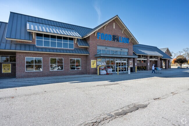 There are a few grocery store options in Oak Ridge, including Food Lion.