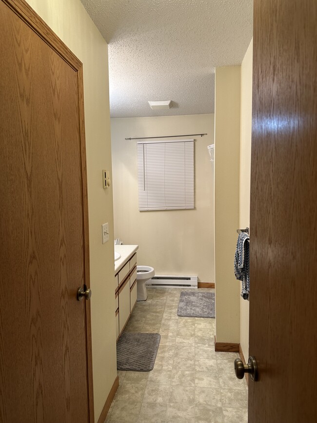 2417 Vermilion Rd unit Lower and Upper, Duluth, MN 55803 - photo 4