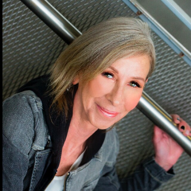 Cathy Hartmann-Gladwell, Broker