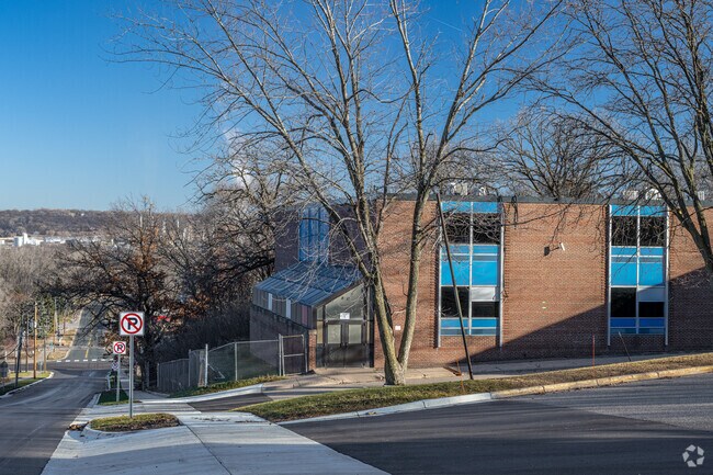 Discovery Charter School is just of Concord St in Inver Grove Heights, Minnesota.
