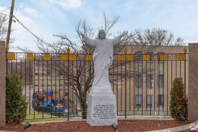 The student population is made up of 53% female students and 47% male students.