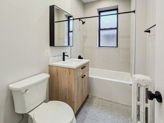 2257 W Argyle St unit 3, Chicago, IL 60625 - photo 6