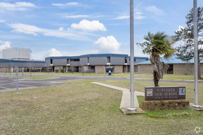 Deridder High School exudes academic excellence in Deridder.