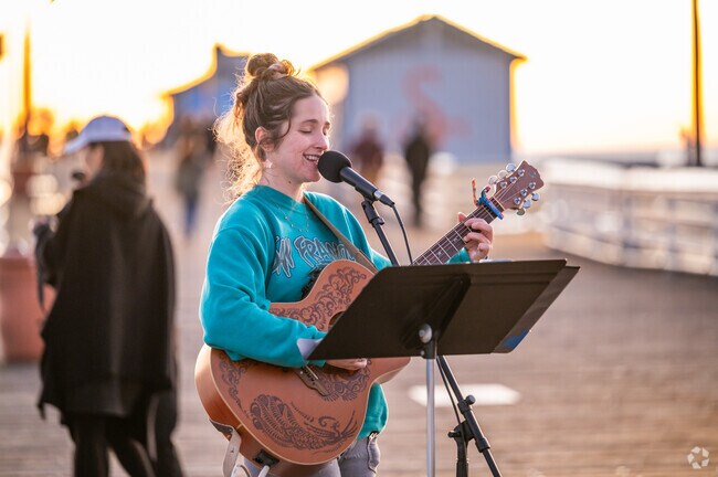 Enjoy some singing while taking a stroll on the San Clemente Pier.