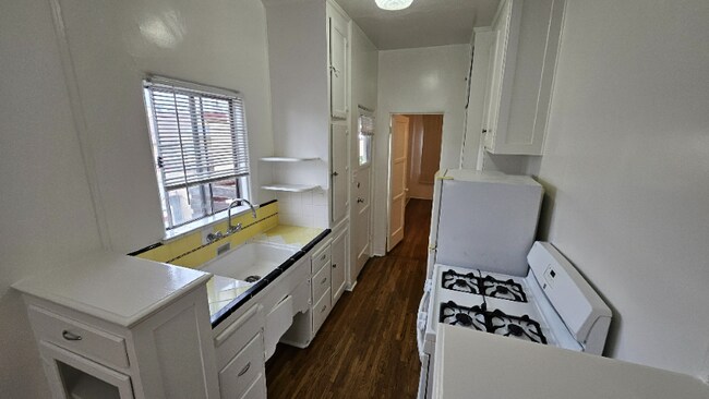 1425 Echo Park Ave unit 8, Los Angeles, CA 90026 - photo 6