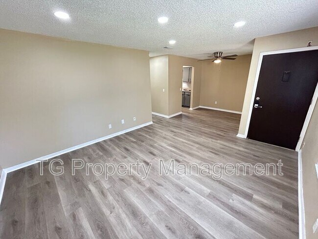 467 Lombard St unit 467 Lombard St 2C, Orange Park, FL 32073 - photo 7