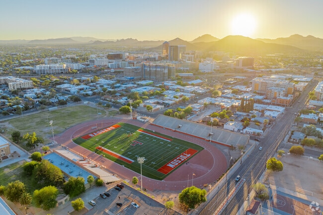 Downtown Tucson is a 15 minute commute from Colonia Del Valle.