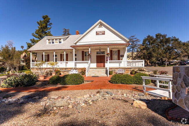 Overview of Alpine Boulevard in the Alpine neighborhood.